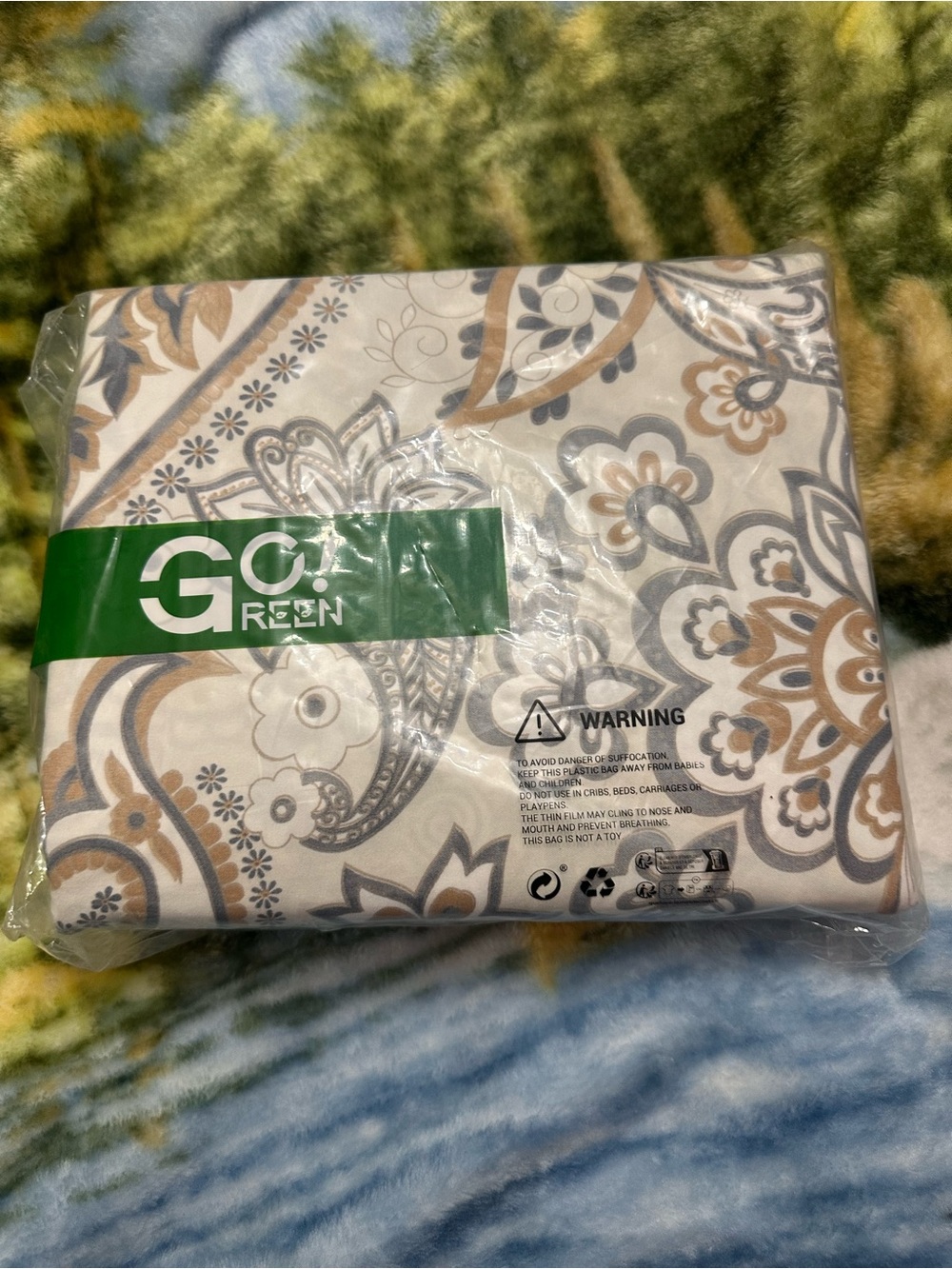 Paisley-Print Bed Sheet Set in Cream and Gray Queen size